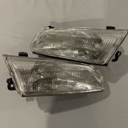 97-01 Toyota Camry Headlights + Passenger Side Turn Signal Assembly