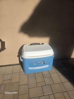 Igloo Hard-Sided Cooler Blue