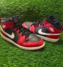 Kid shoes Jordan’s size 3y used no box