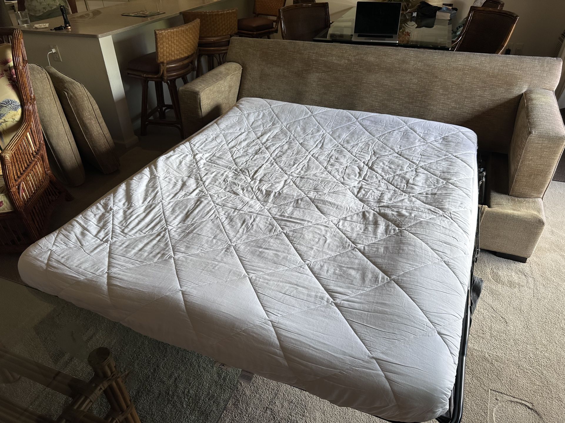 Couch/Sofa Bed. Kihei Maui