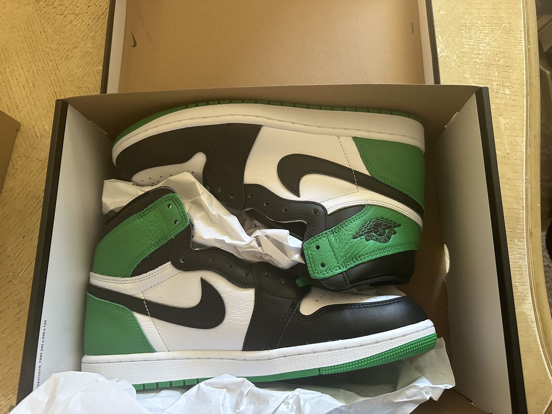 Jordan Retro 1 High OG Lucky Green Size 11 Brand New
