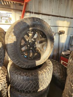 Brand new 18 inch fuel with good used nitto