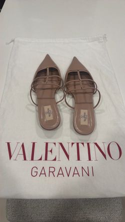 valentino garavani 20mm leather rockstud wispy mules