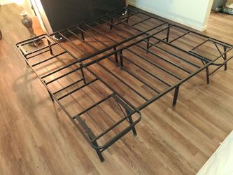 Nice Strong and Sturdy King-size Black Metal Platform Bed Frame