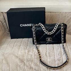 CHANEL 19 BlACK  Lambskin, Gold-Tone, Silver-Tone & Ruthenium-Finish Metal Size 30cm 