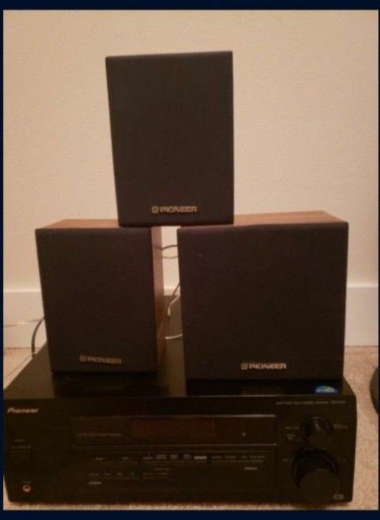 Pioneer VSX-D411 5.1 Home Theater Surround Receiver
3 pioneer book shelf speake