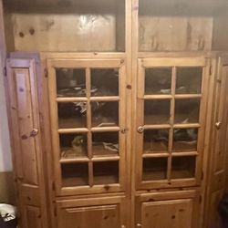 SOLID OAK WOOD HUTCH IN PERFECT CONDITION 
