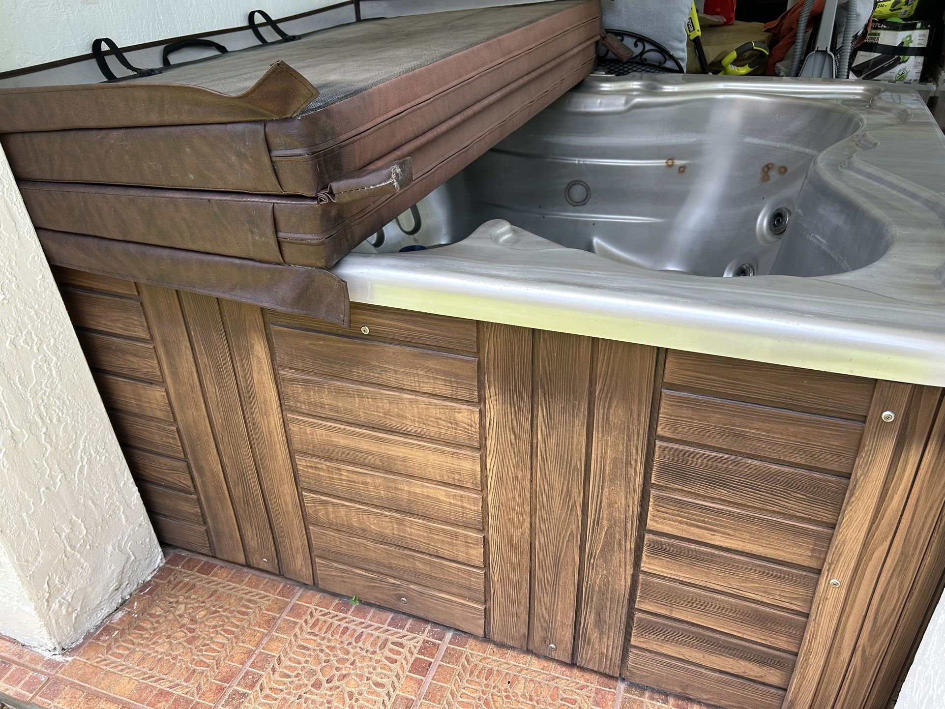 Hot Tub - Spa