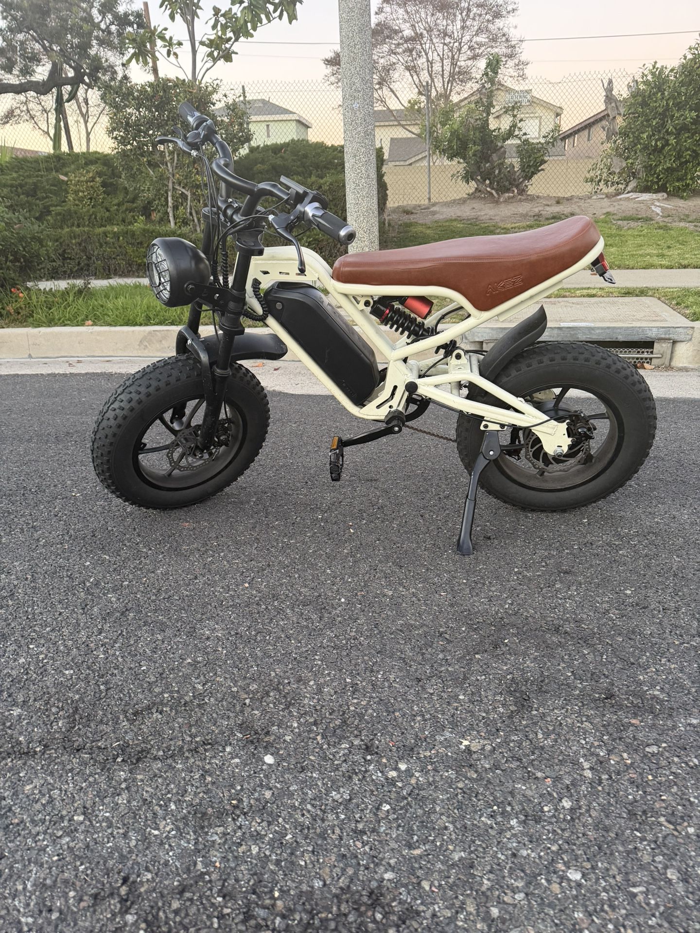 AKEZ 36V 350W Kids Electric E-Bike — Super73 Dupe!