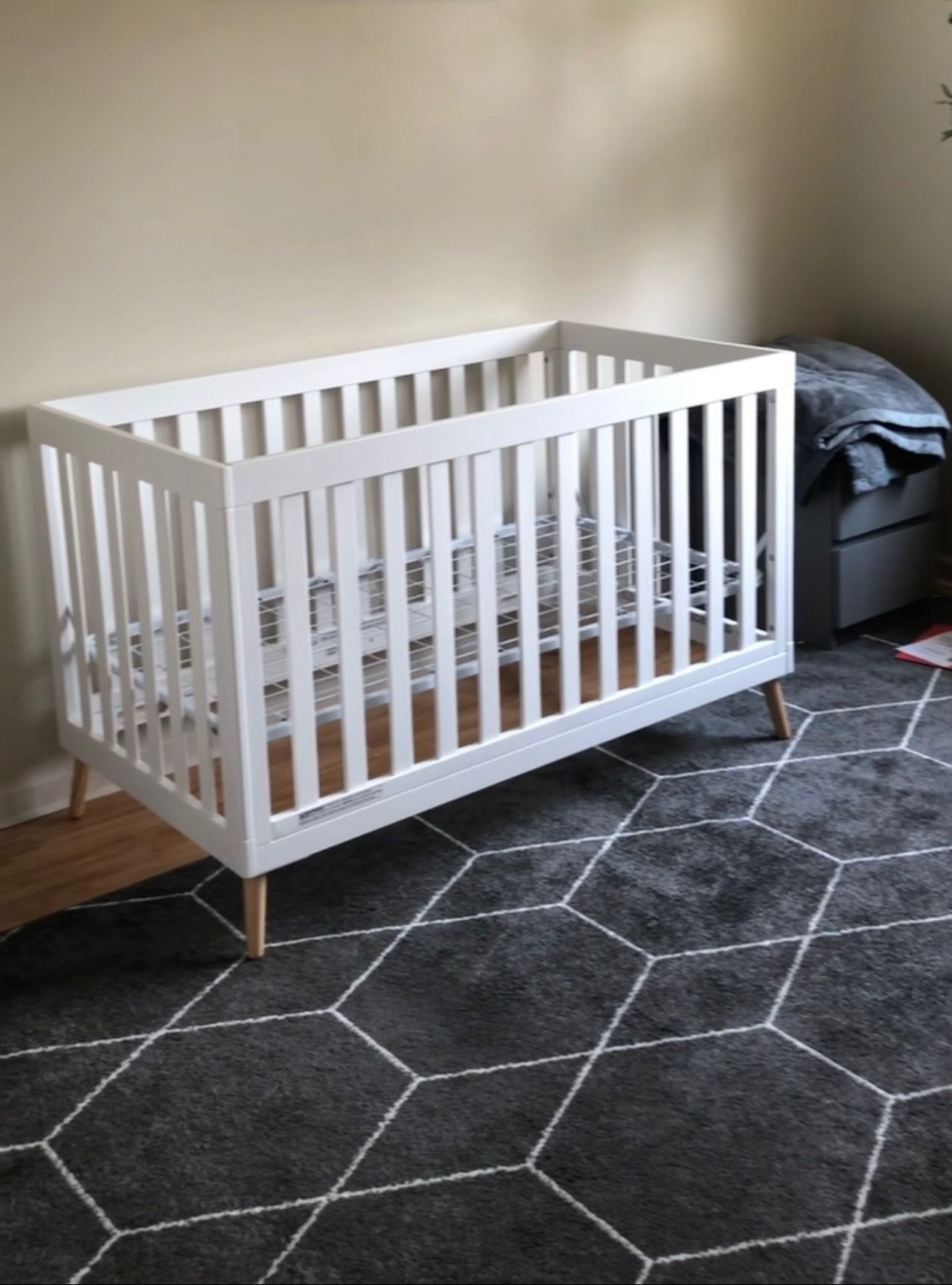 Delta Children Essex in Convertible Crib