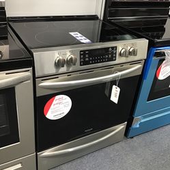 New Scratch And Dent Frigidaire Gallery 5 Burner Glass Top Stainless Steel Slide In Range. 1 Year Warranty 