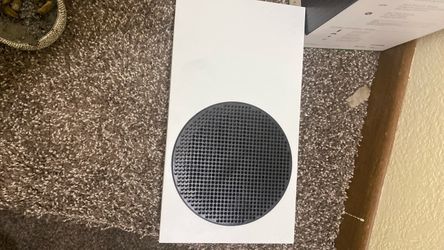 Brand new xbox series s 512 gb with the box and controller