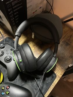 Xbox Headphones (NEVER USED)
