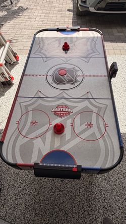 Mini hockey table