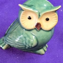 Green  ceramic Owl Figurine L3F095