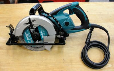 MAKITA 5477NB HYPOID SAW