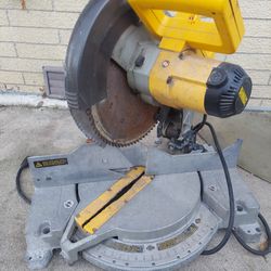 Dewalt 12in miter saw for parts or repair 