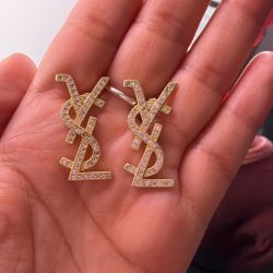 Gold y earrings