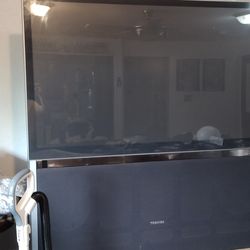 60in High Definition Projection TV (Toshiba)