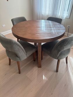 Round Dining Table and Chairs