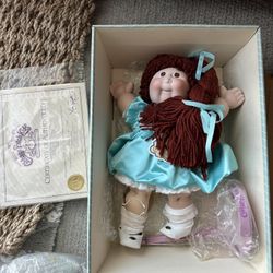 MIB Limited Edition Cabbage Patch  Doll Polcelain #2 1984 Complete Box Numbered Certificate 