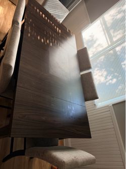 Hig Dining table