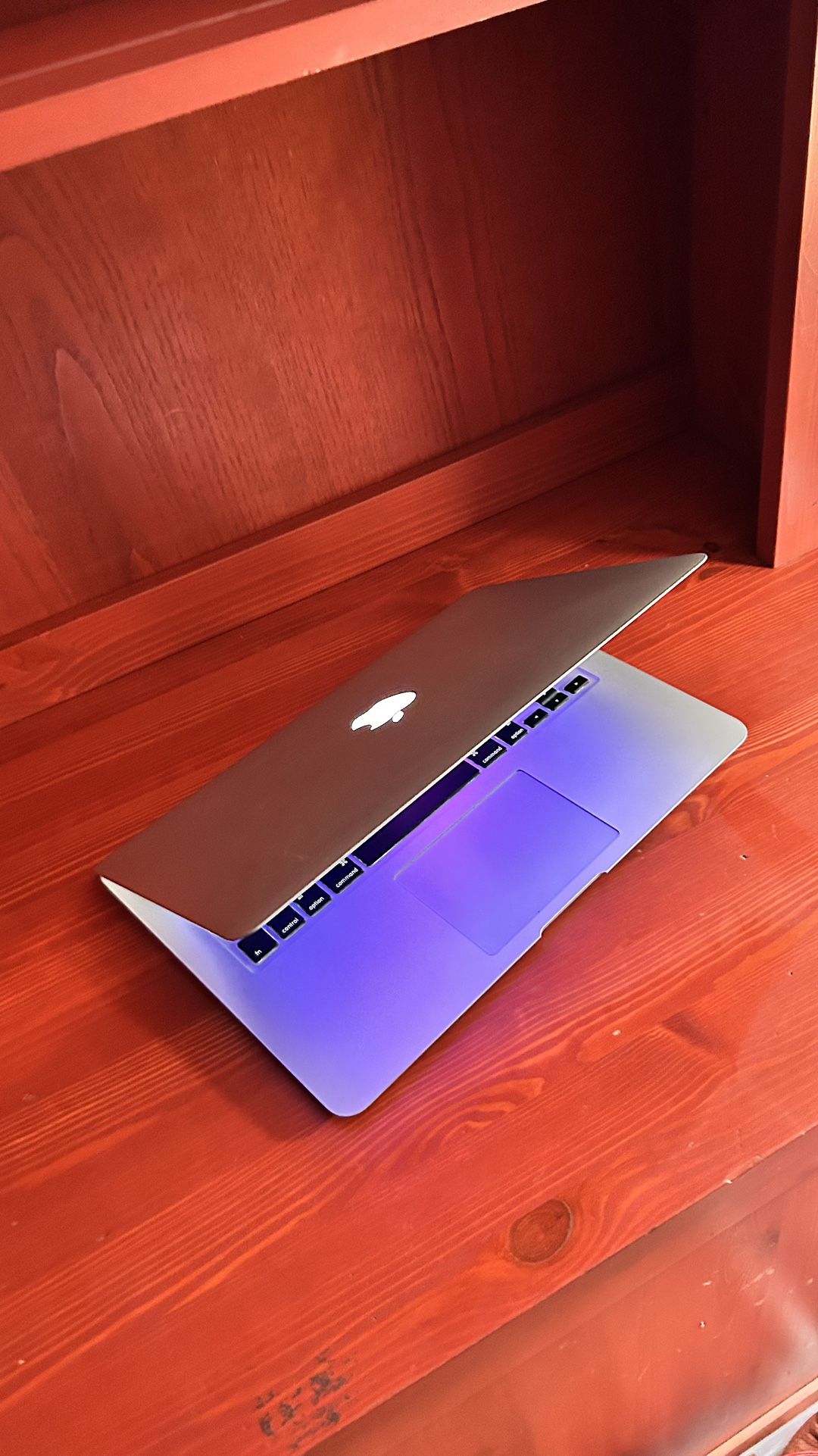 Apple MacBook Air 13” I5/8GB/128GB SSD macOS Monterey $200