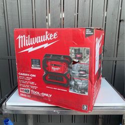 Milwaukee M18 18V Lithium-Ion Cordless 3600-Watt/1800-Watt Battery Powered Power Supply