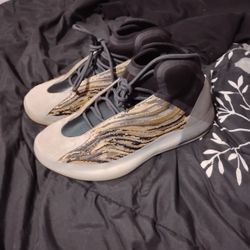 Yeezy Qntm Amber Tint 