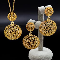 Set of gold jewelry