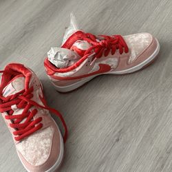 Nike SB Dunk Low StrangeLove Skateboards
