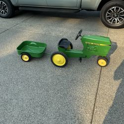 John Deere Ertl Pedal Tractor 