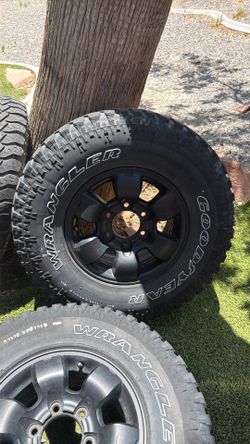 Wrangler wheels 31x10.50R15 LT