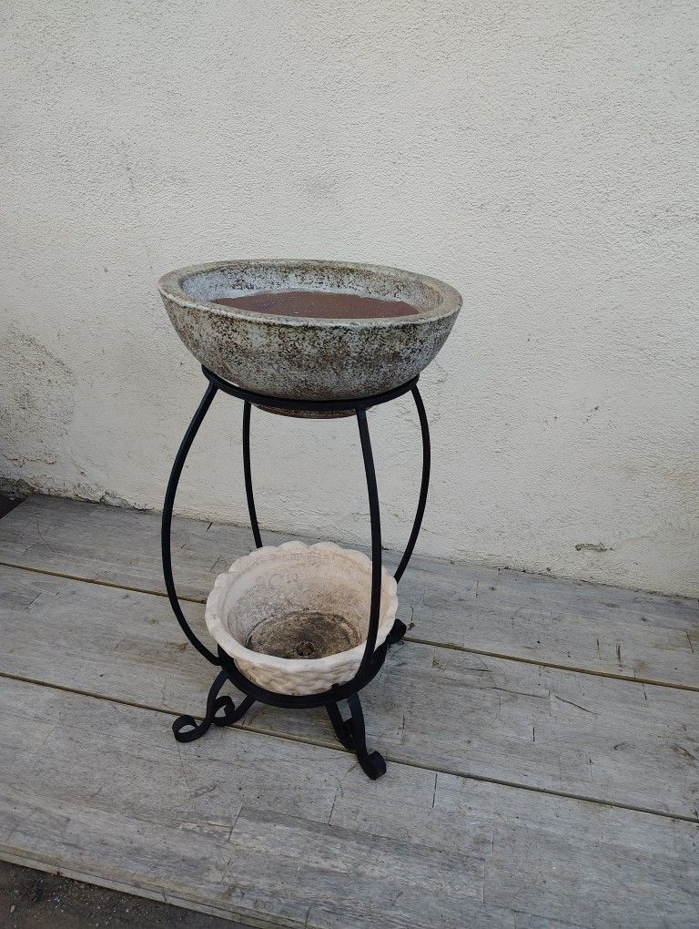 Plant Stand With Pots