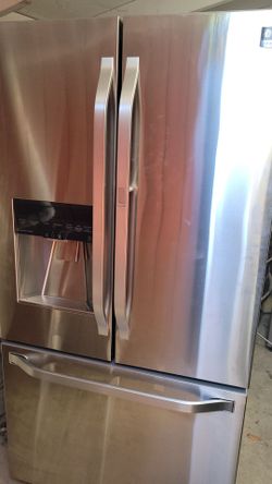 LG STUDIO COUNTER DEPTH REFRIGERATOR LIKE NEW CAN DELIVER