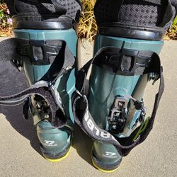 Skis, snowboards, bindings, boots, boot bag