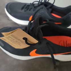 Nike shoes mens. Size 11 new