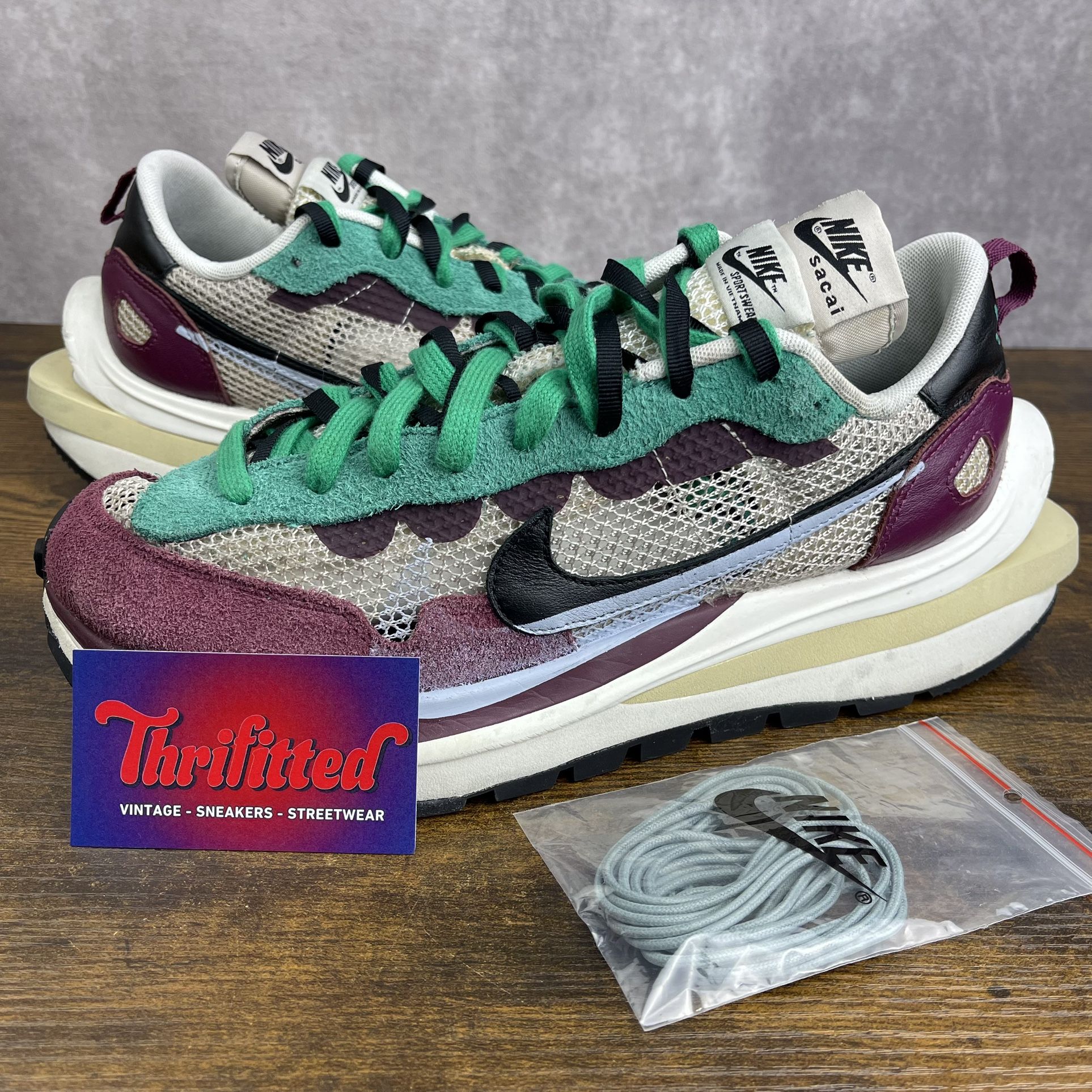 Nike sacai x VaporWaffle SP Villain Red Neptune Green Size