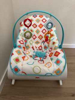 Baby seat with vibration
