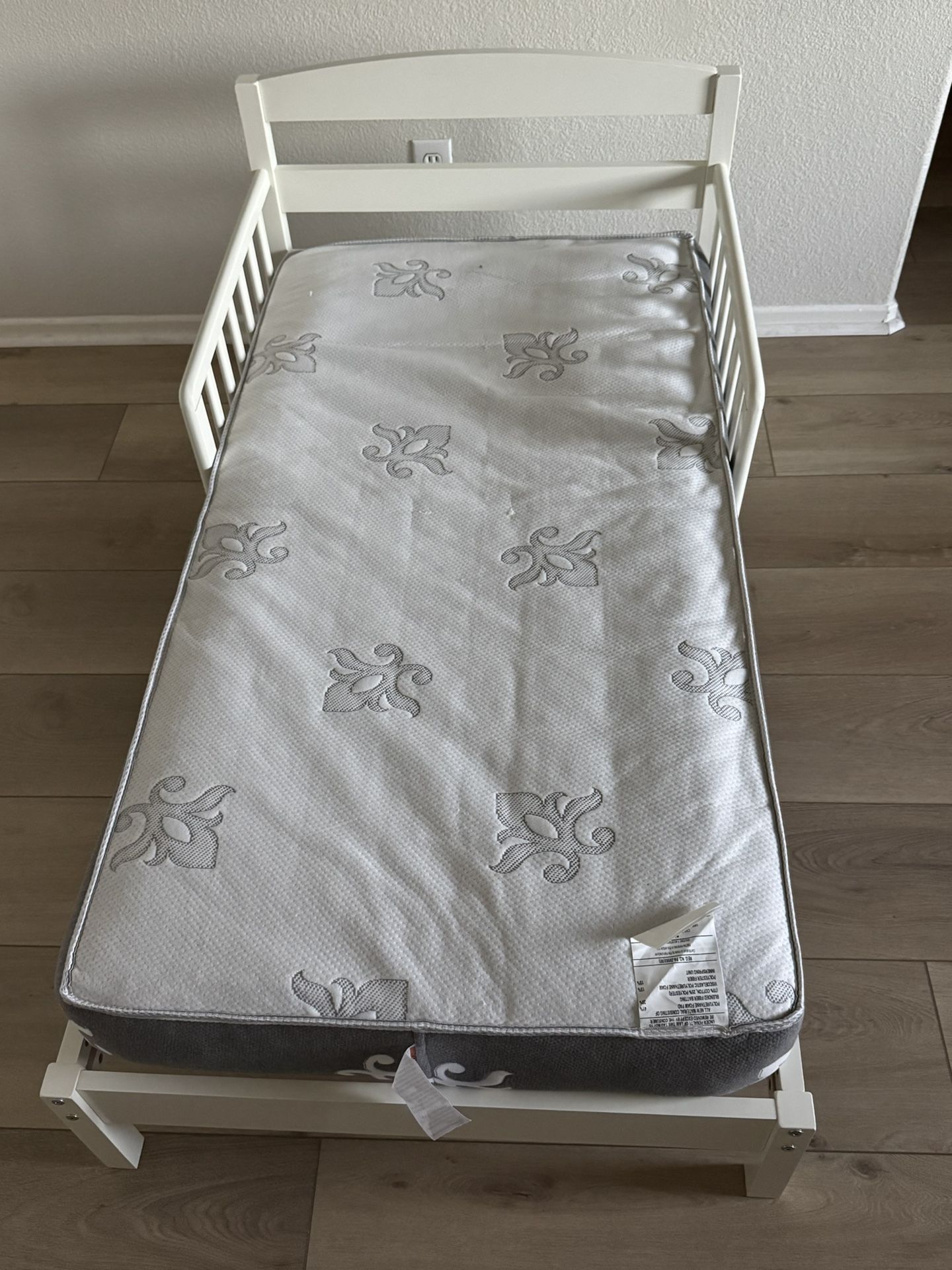 Mattress and Toddler Frame Bed 