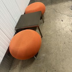 Coffe Table With Two Ottoman