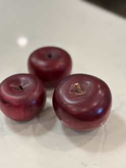 Carved Wood Apple’s Great Teacher Gift Excellent Condition 