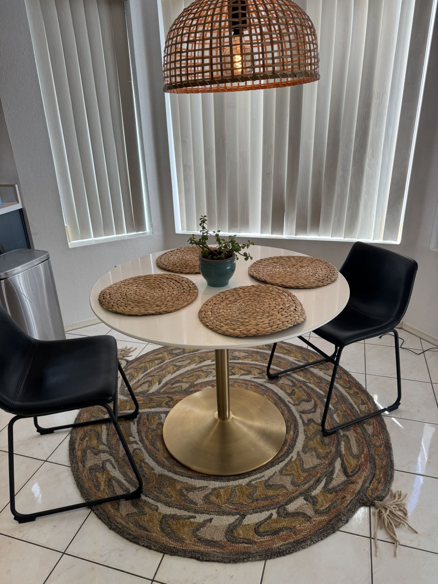 Round Dining Table 39”