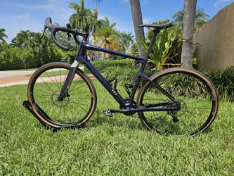 BMC URS 2 Gravel Bike size (L) – SRAM Apex 1x, DT Swiss Wheels – Excellent Condition