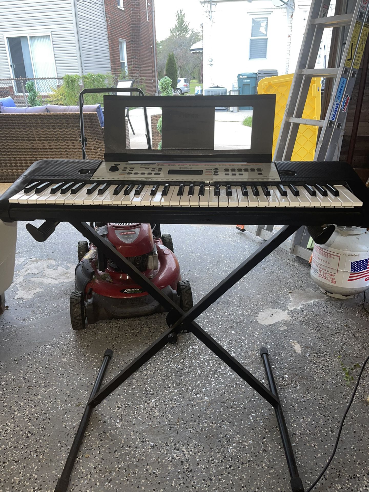Yamaha Keyboard And Stand