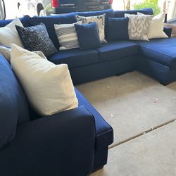 Large L-shaped Corner Sectional W/ Chaise (delivery Available) 
