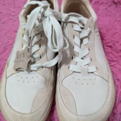 New VivoBareFoot Size 41 US size 10
 Gobi II Sneaker Premium Leather Womens