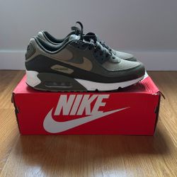New In Box! NIKE Air Max 90 ~ Size 10.5 $175