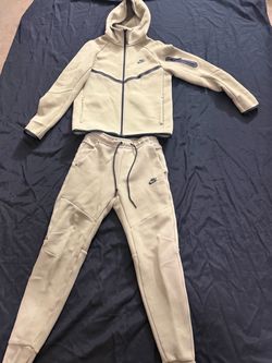 Nike tech kids sweatsuit size small