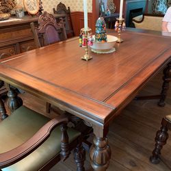 Antique Mahogany  Dinning Room Table,  6 Chairs Jacobean Style